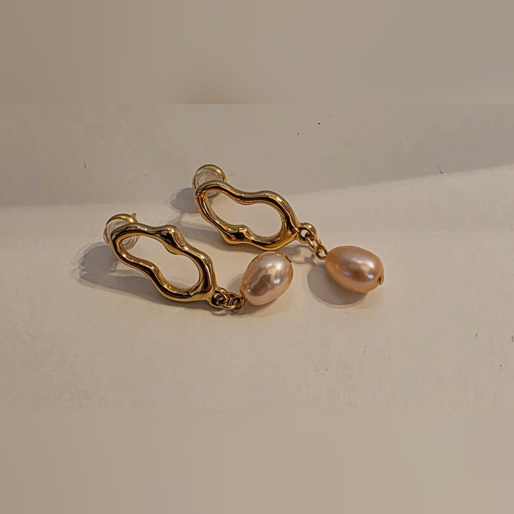Elegant Gold and Pearl Earrings